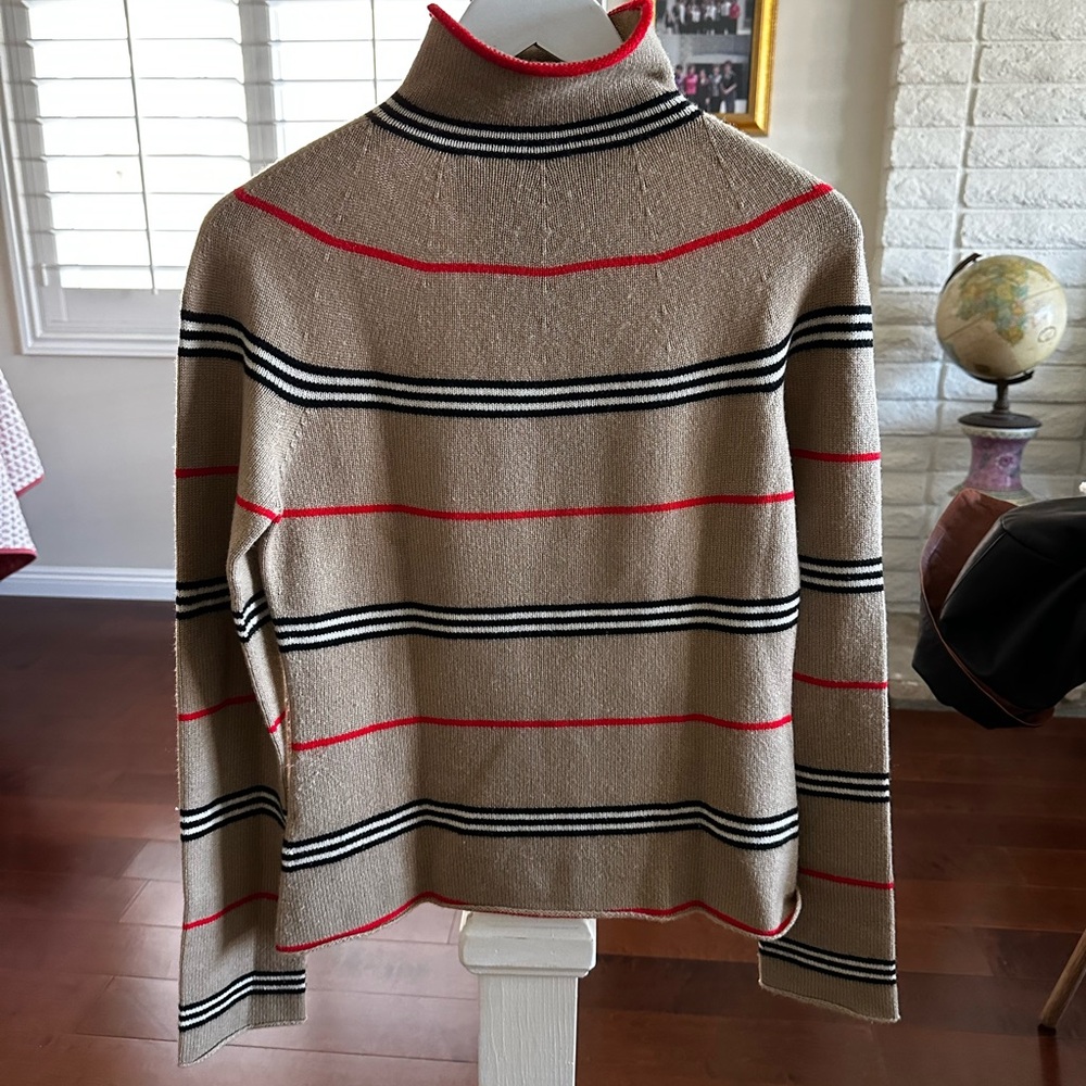 Burberry Beige Sweater with Black and Red Accents - Picture 4 of 11